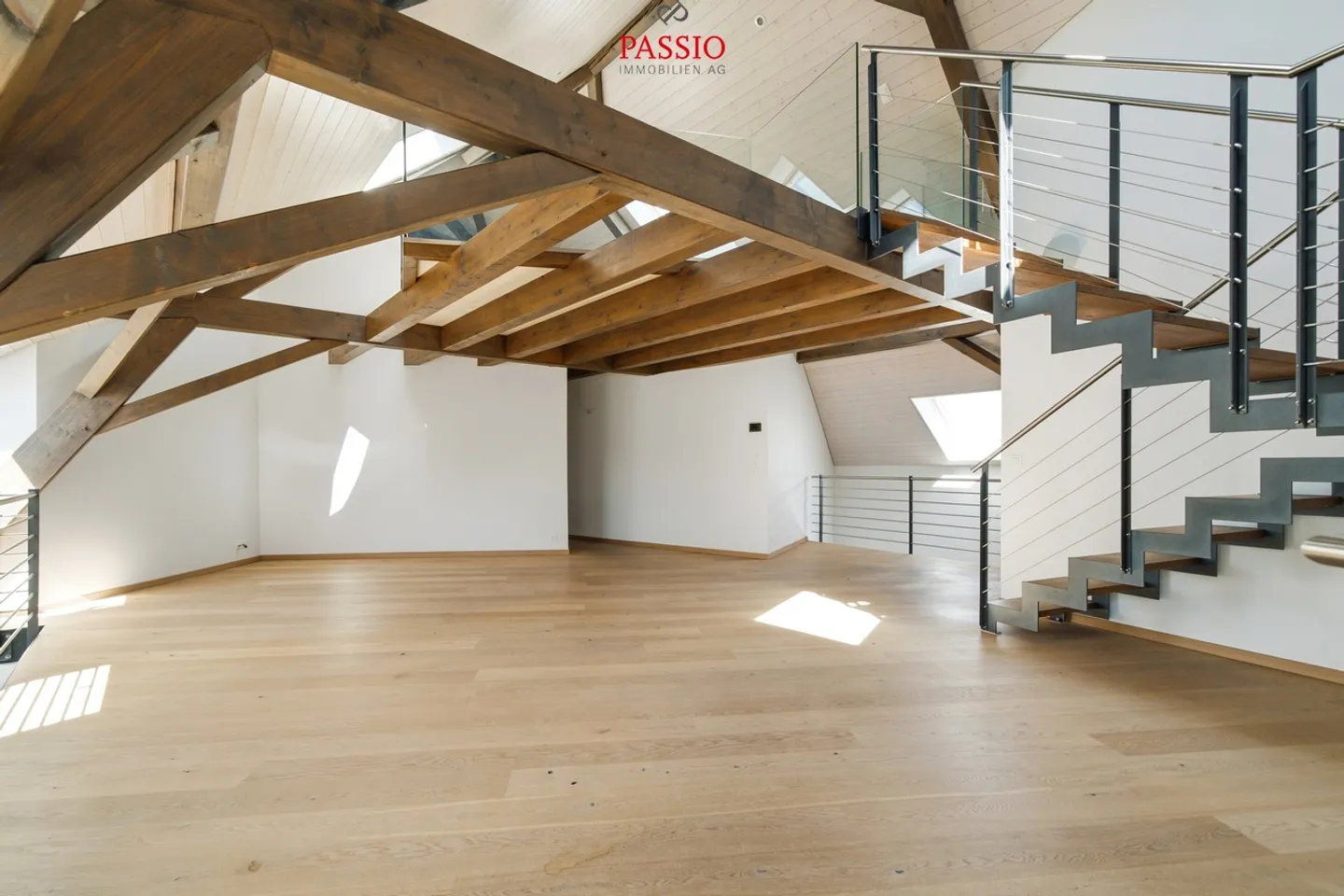 Exclusive Living on 3 Levels: Luxurious 7-Room Apartment in Prime Location - Photo 9 of 27