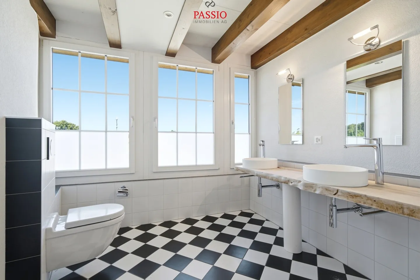 Exclusive Living on 3 Levels: Luxurious 7-Room Apartment in Prime Location - Photo 17 of 27