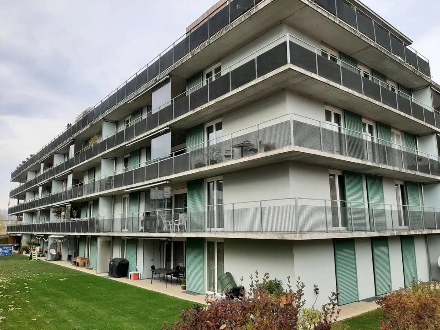 Posto auto vicino a Tägipark cercasi con possibilità di stazione di ricarica? - Foto 1 di 1