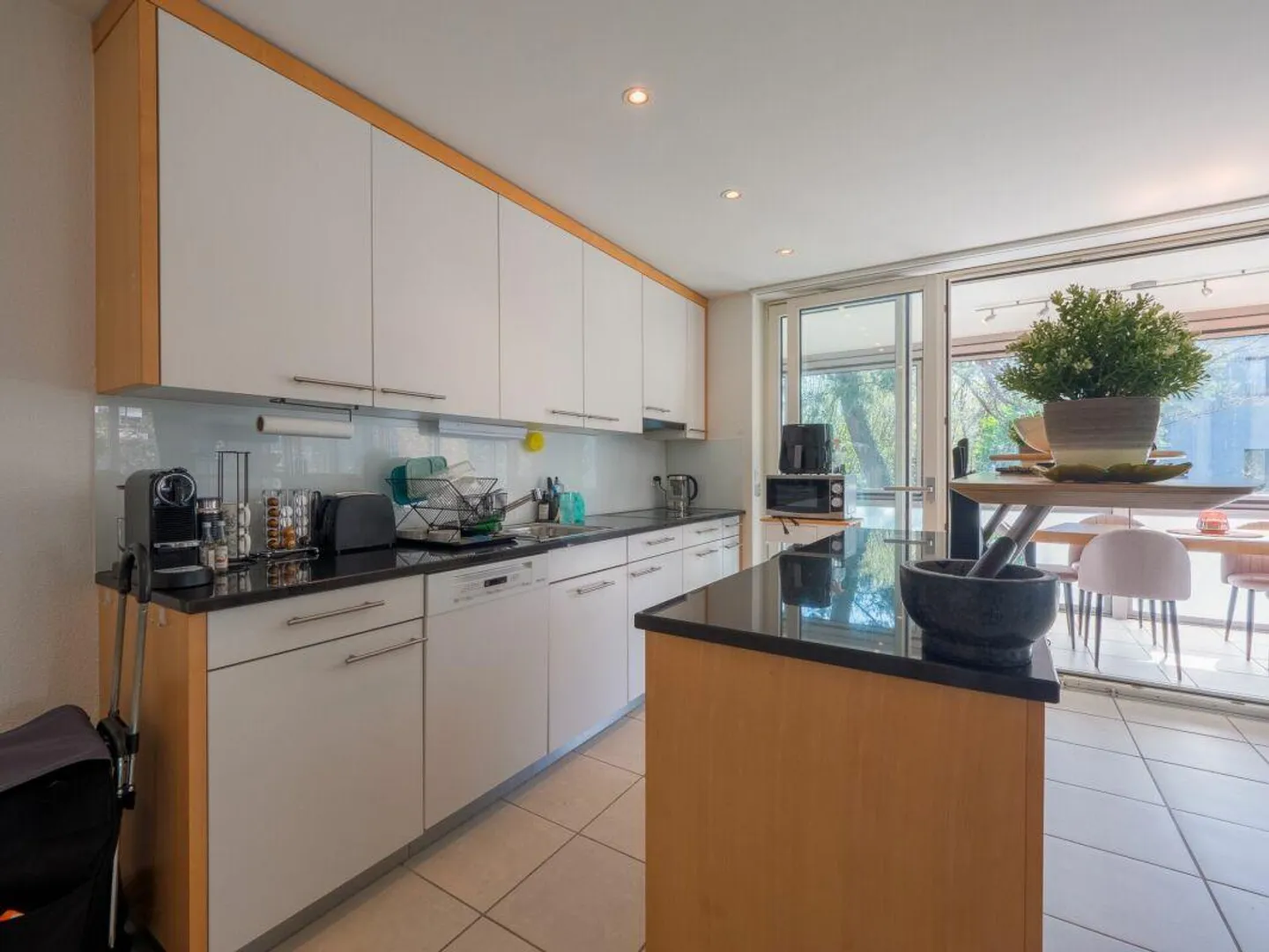 Appartement lumineux 4.5 Z' plus véranda (chauffée) et garage - Photo 5 sur 13