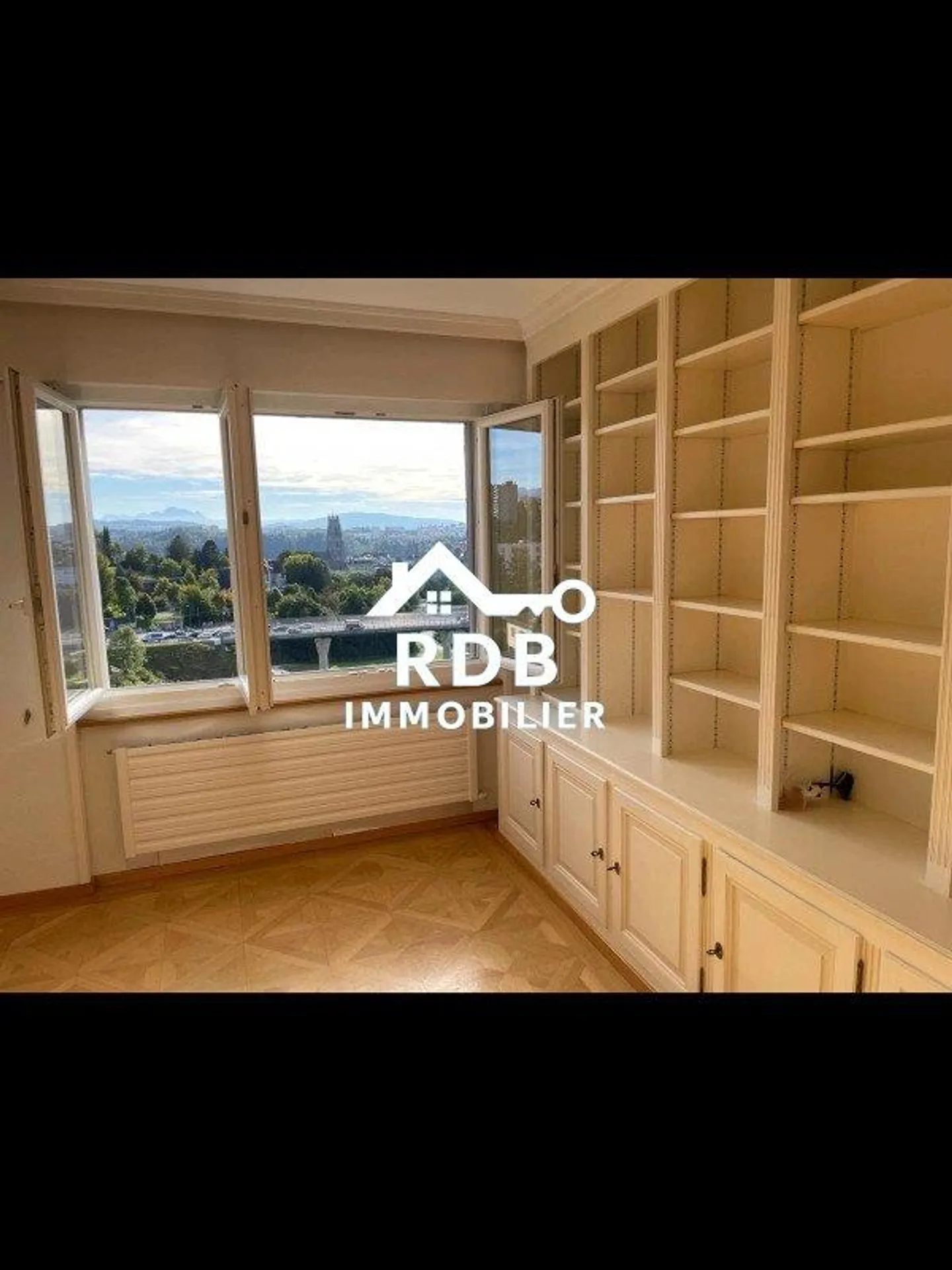 Magnificent 5.5-room apartment, centrally located, 145m2 on the 9th and last floor. - Photo 3 of 13