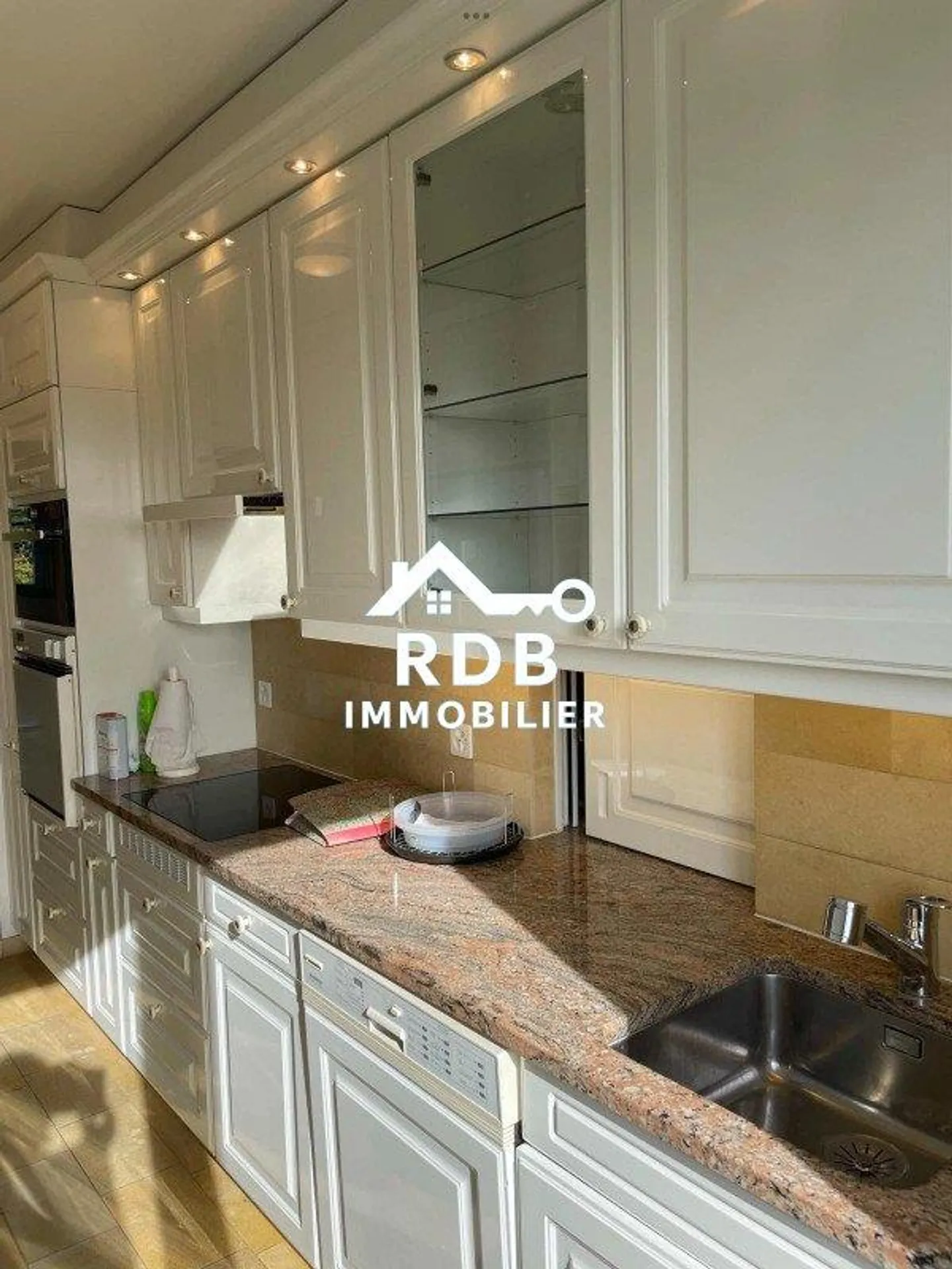 Magnificent 5.5-room apartment, centrally located, 145m2 on the 9th and last floor. - Photo 7 of 13