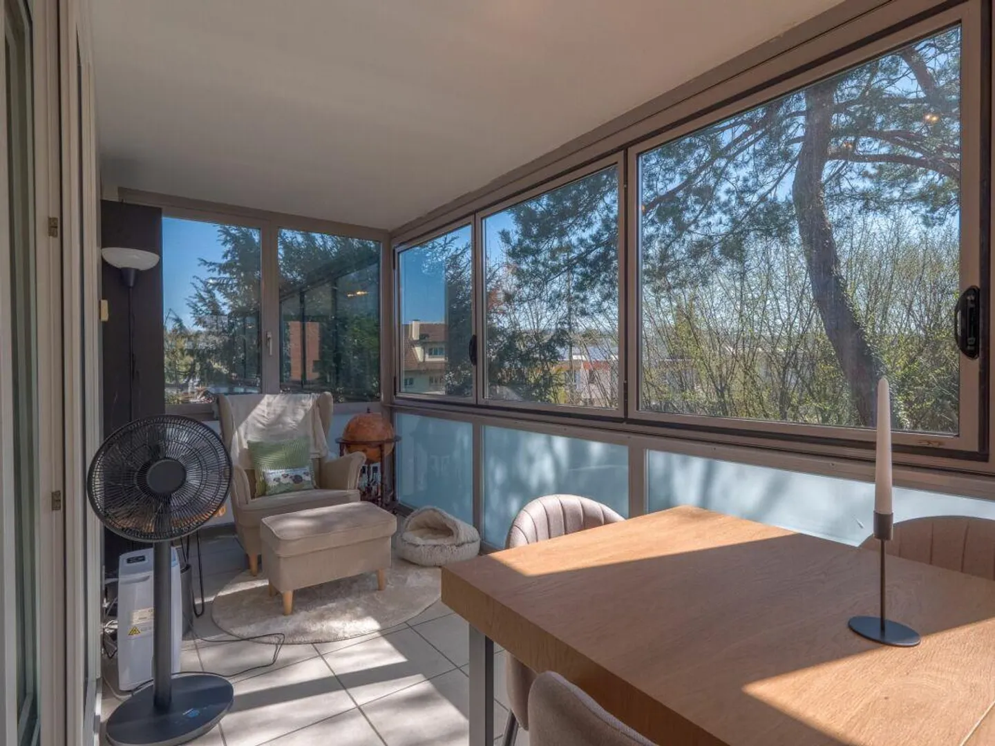 Appartement lumineux 4.5 Z' plus véranda (chauffée) et garage - Photo 8 sur 13