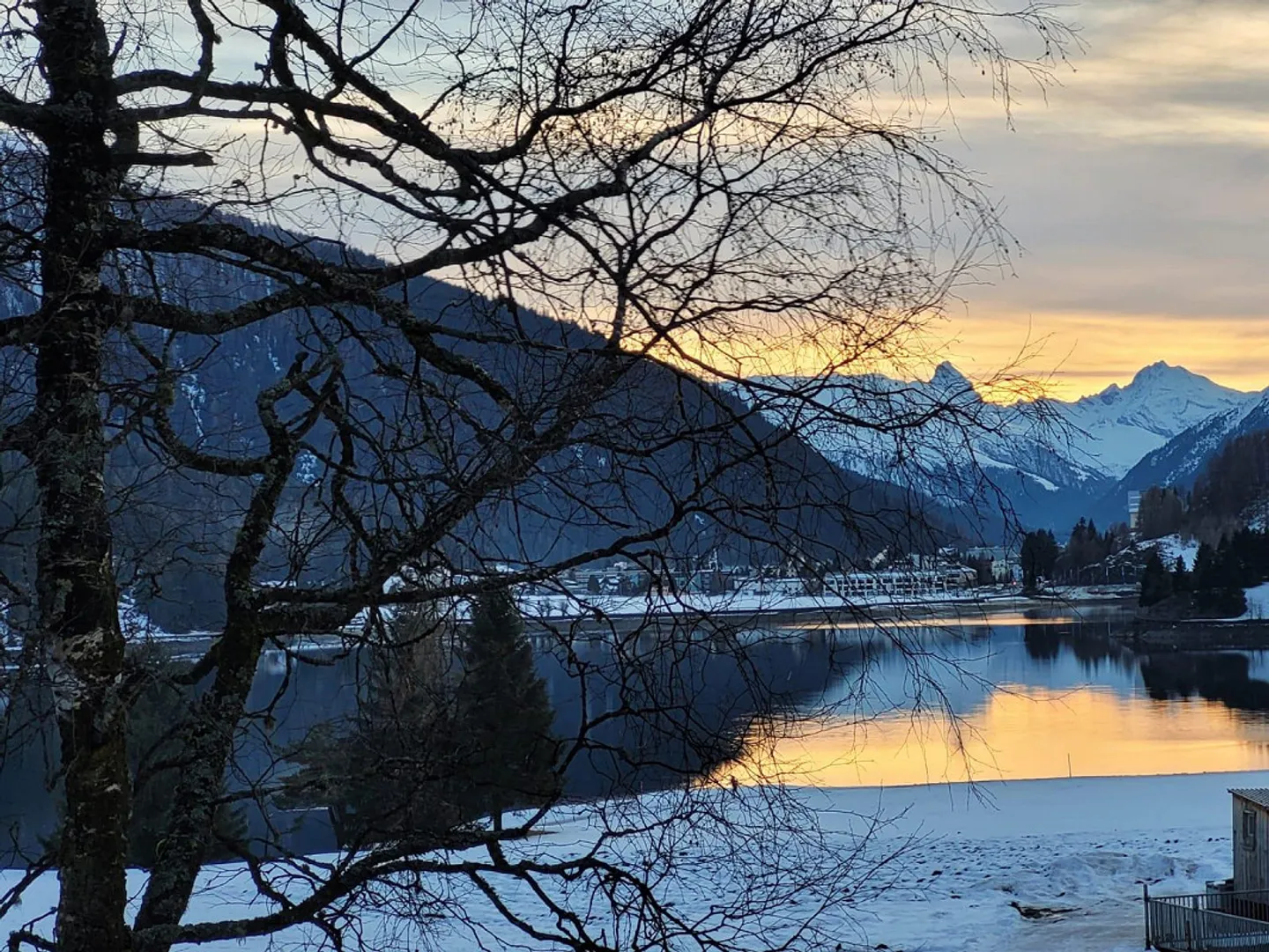 Appartamento esclusivo di 3,5 locali con vista sulle montagne e sul lago (seconda casa) - Foto 2 di 7