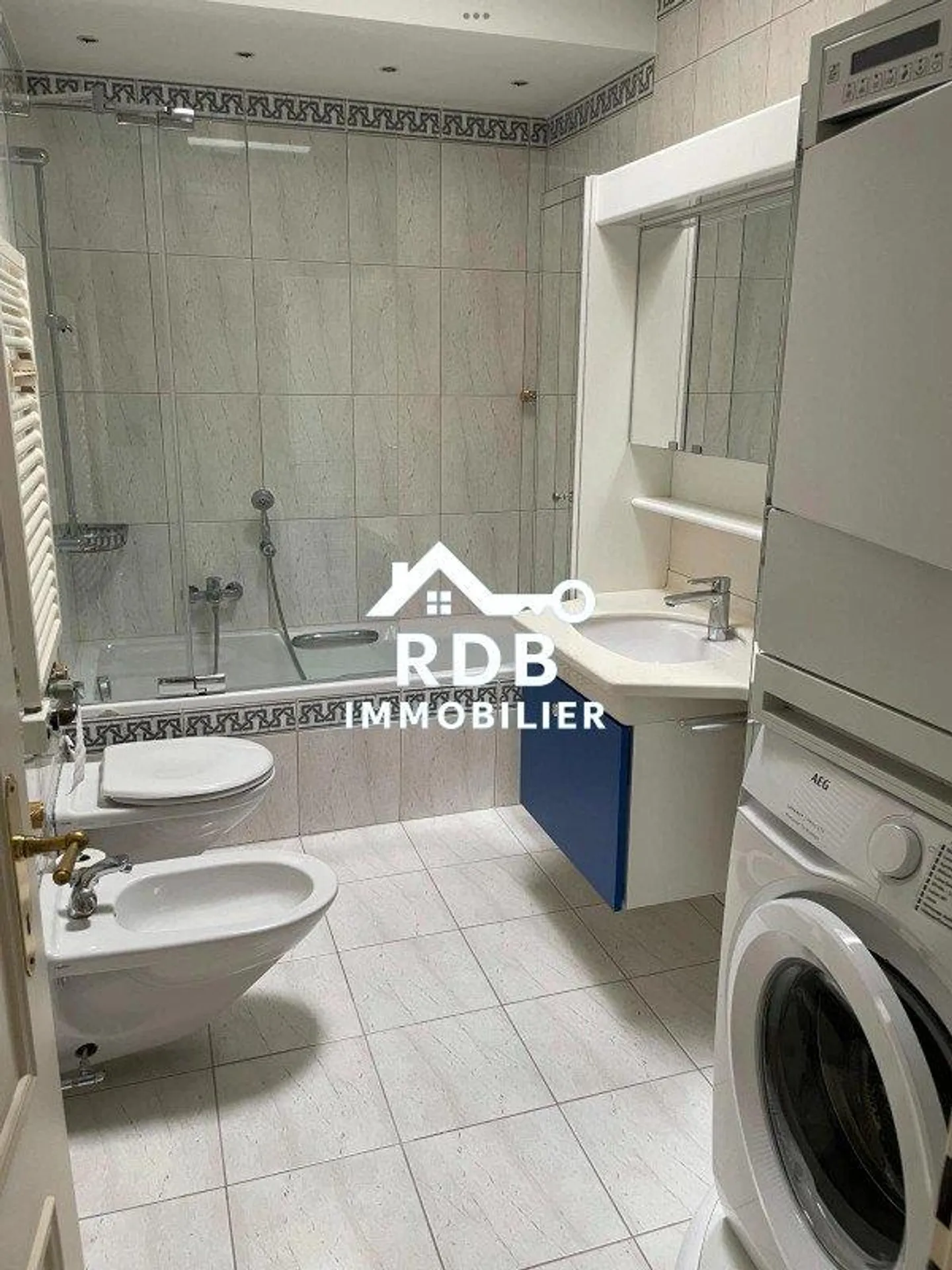 Magnificent 5.5-room apartment, centrally located, 145m2 on the 9th and last floor. - Photo 11 of 13