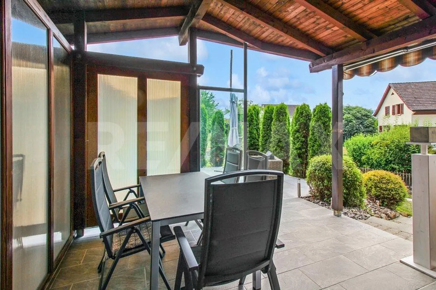 Stylishly renovated 7.5-room single-family home in a quiet location with well-kept... - Photo 13 of 13
