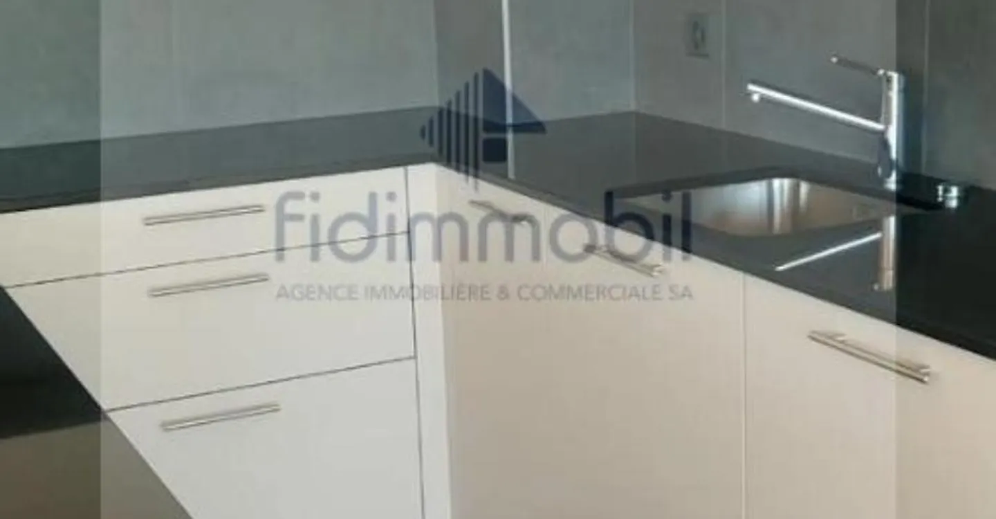 Bellissimo appartamento completamente ristrutturato, luminoso e piacevole da vivere. - Foto 3 di 7