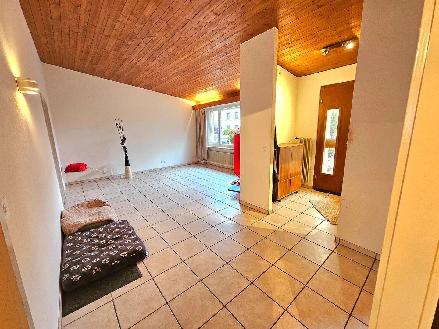 Incantevole casa plurifamiliare con parte commerciale a Röschenz - Foto 2 di 17