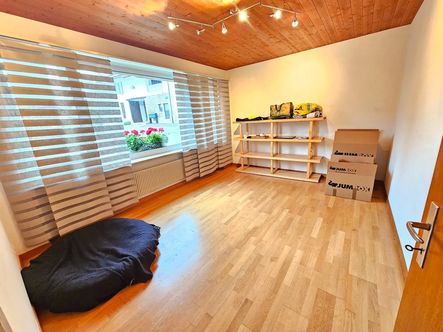 Incantevole casa plurifamiliare con parte commerciale a Röschenz - Foto 4 di 17