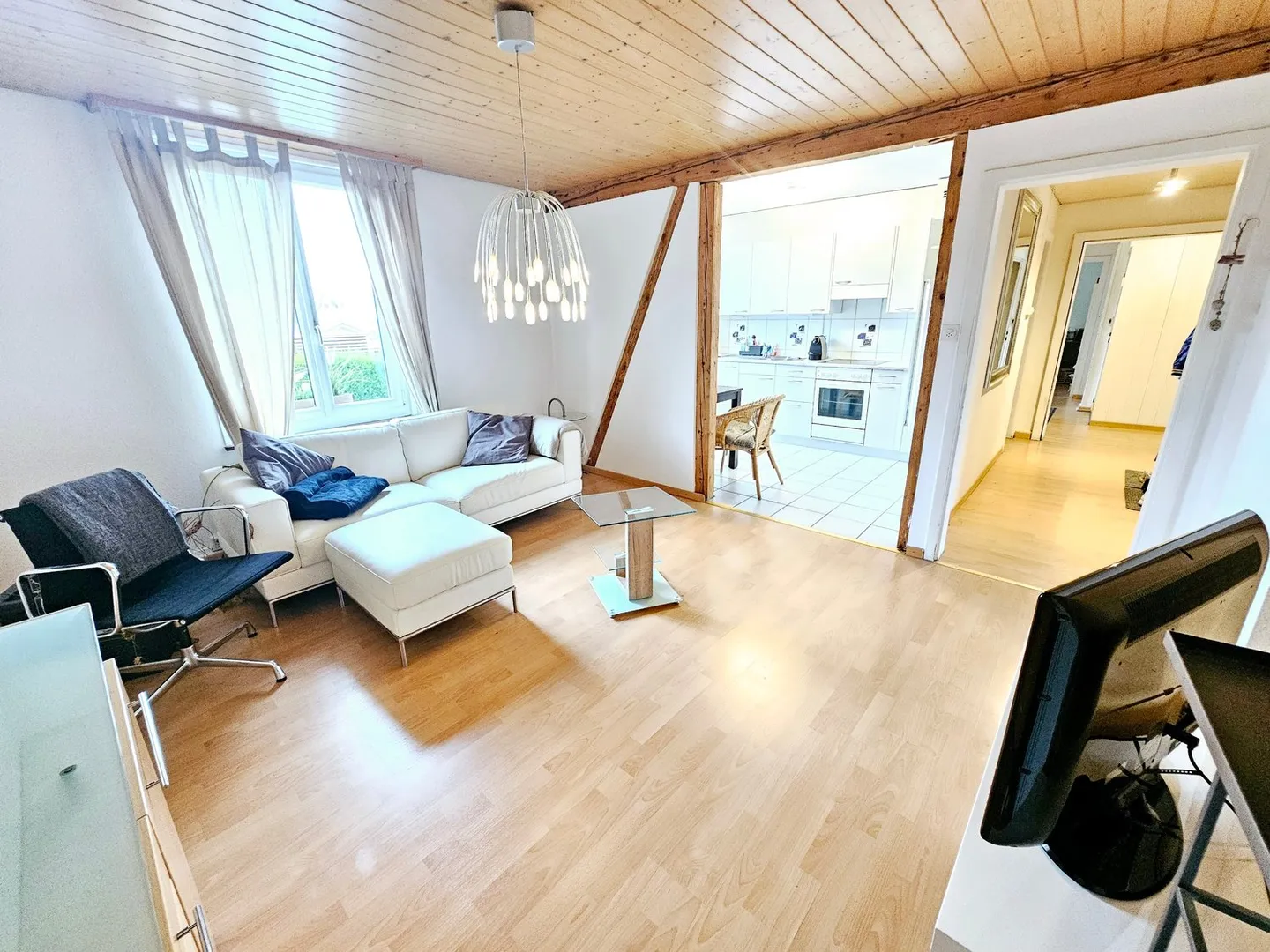 Incantevole casa plurifamiliare con parte commerciale a Röschenz - Foto 5 di 17