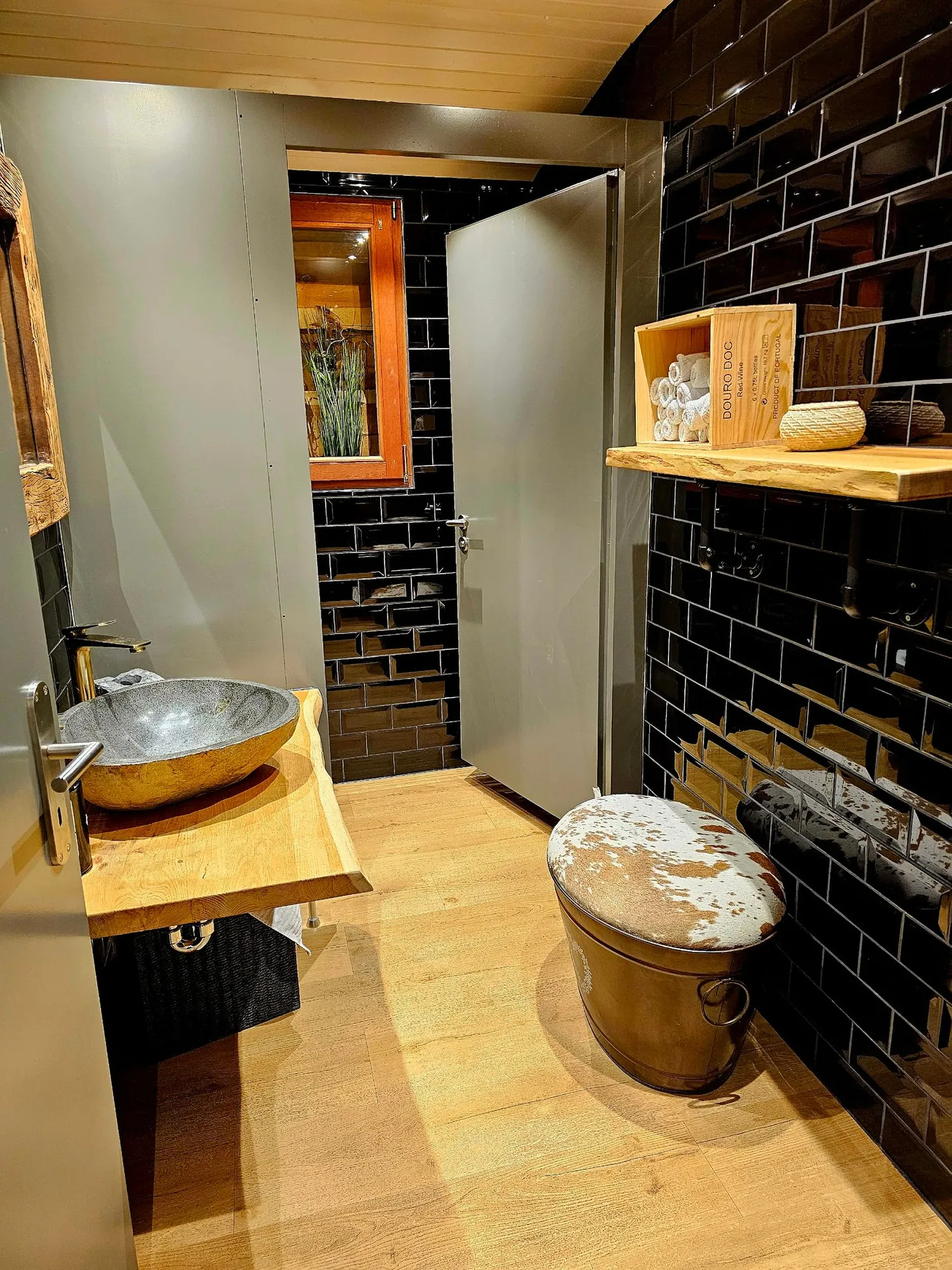 Incantevole casa plurifamiliare con parte commerciale a Röschenz - Foto 10 di 17