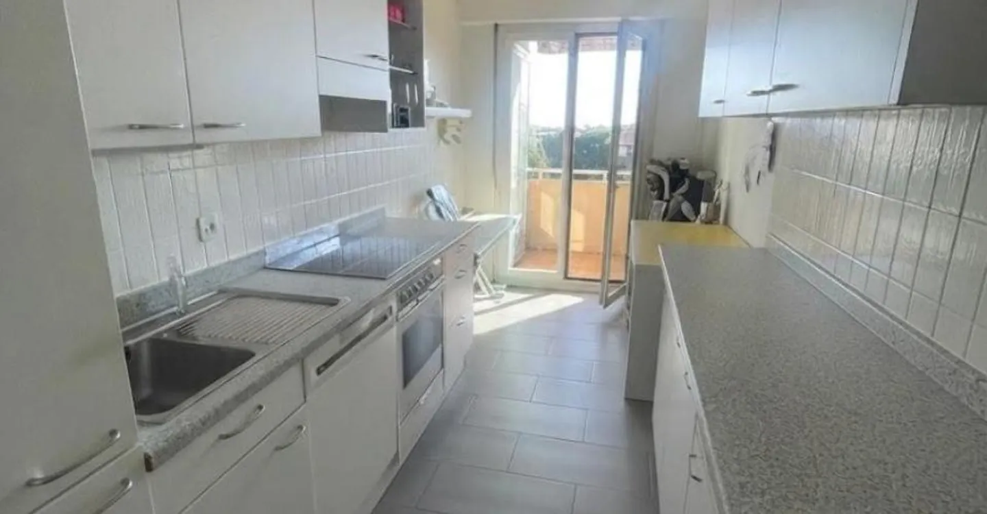Appartement Charmant avec Balcon - Photo 2 sur 6