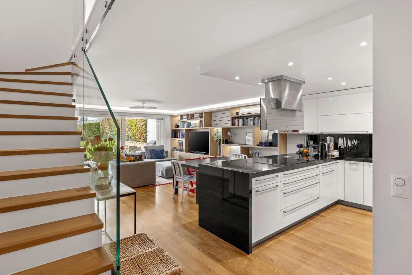 Spazio e luminosità per questo duplex di 5,5 stanze con vista e giardino privato - Foto 12 di 13