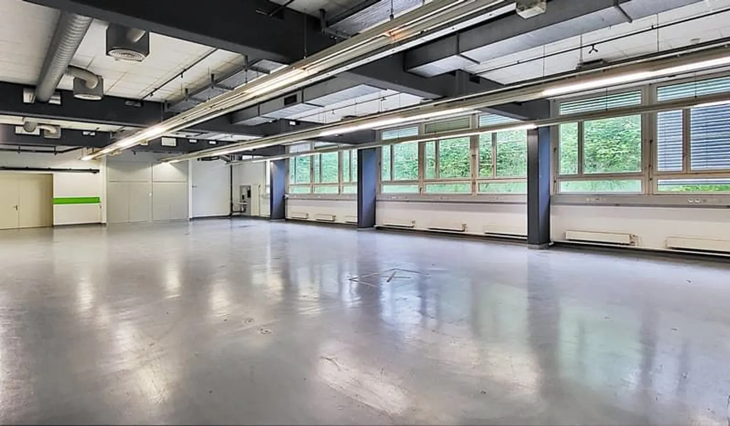 Geräumige Gewerbehalle - Foto 1 von 8