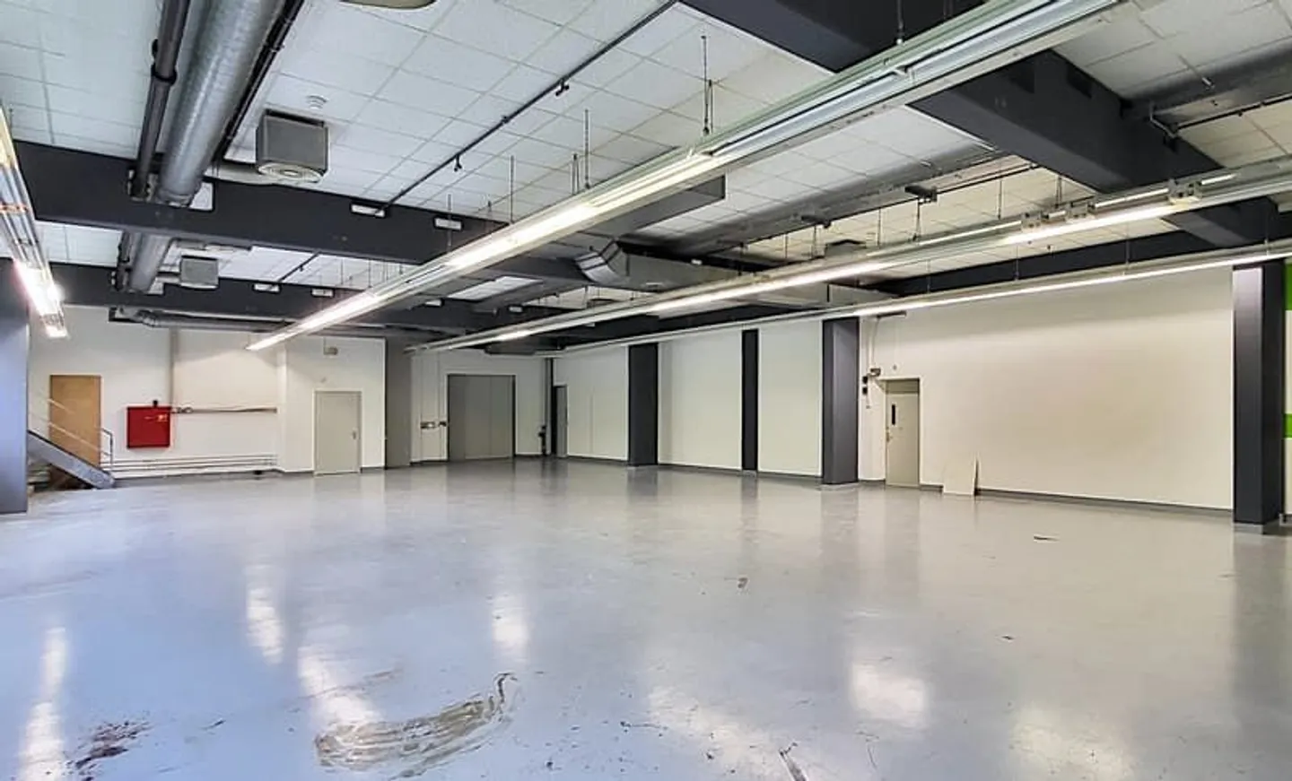 Geräumige Gewerbehalle - Foto 3 von 8