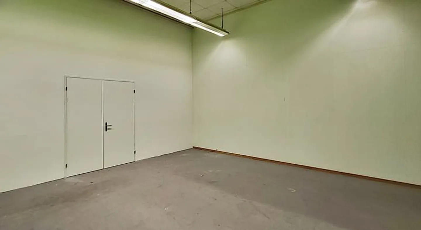 Geräumige Gewerbehalle - Foto 4 von 8