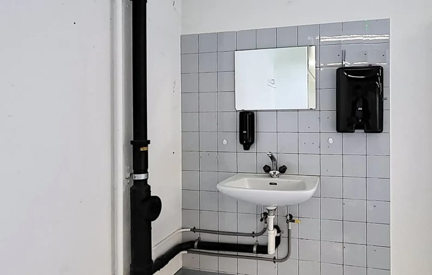 Geräumige Gewerbehalle - Foto 6 von 8