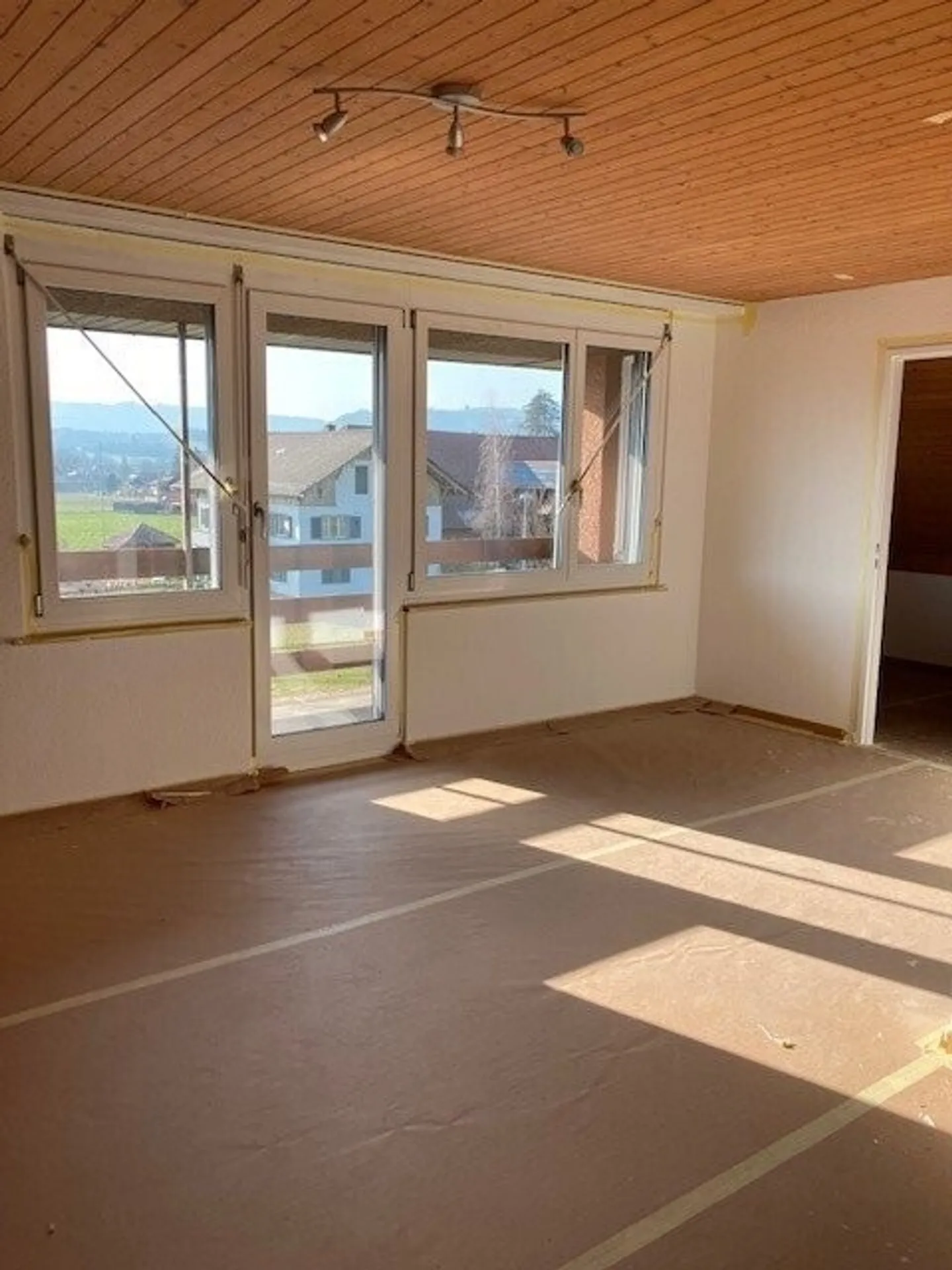 Ampio appartamento mansardato di 2,5 locali a Oppligen - Foto 5 di 6