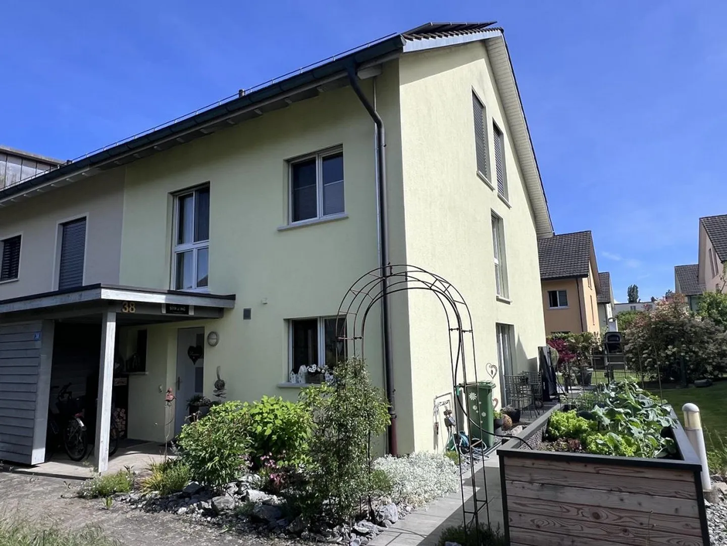 Spacious Family Home in Henggart - Photo 3 of 14