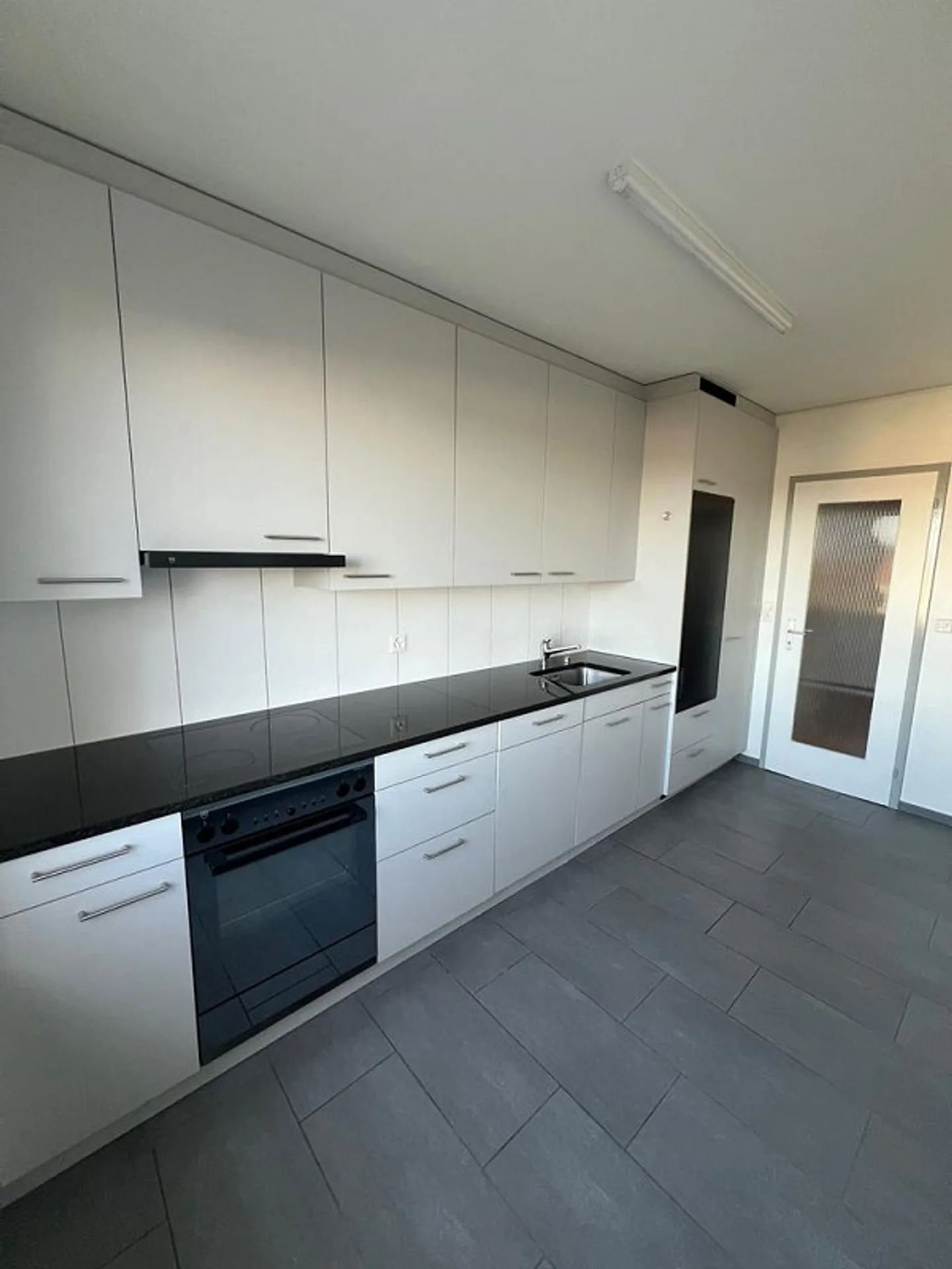 La tua nuova casa: affascinante appartamento di 4 stanze a Binningen - Foto 3 di 11