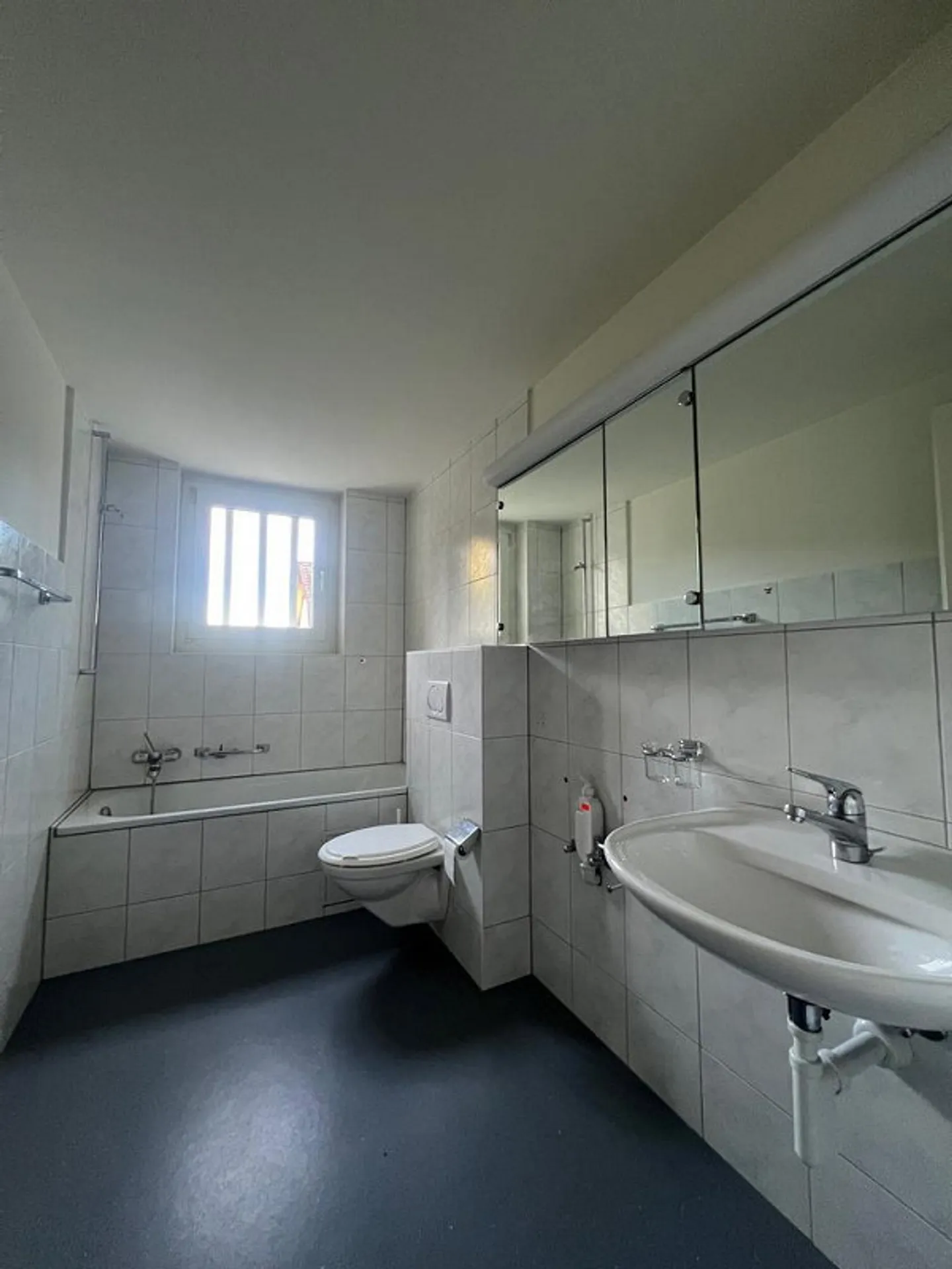 La tua nuova casa: affascinante appartamento di 4 stanze a Binningen - Foto 4 di 11