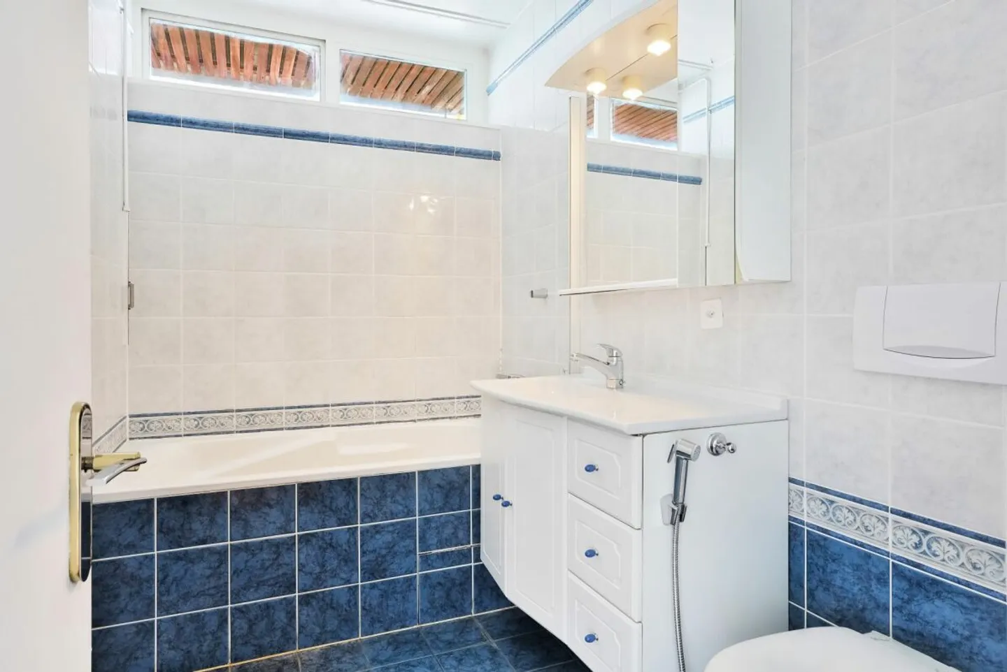 Außergewöhnliche Eckwohnung mit Panoramablick auf den See und den Mont-Blanc - Foto 12 von 14