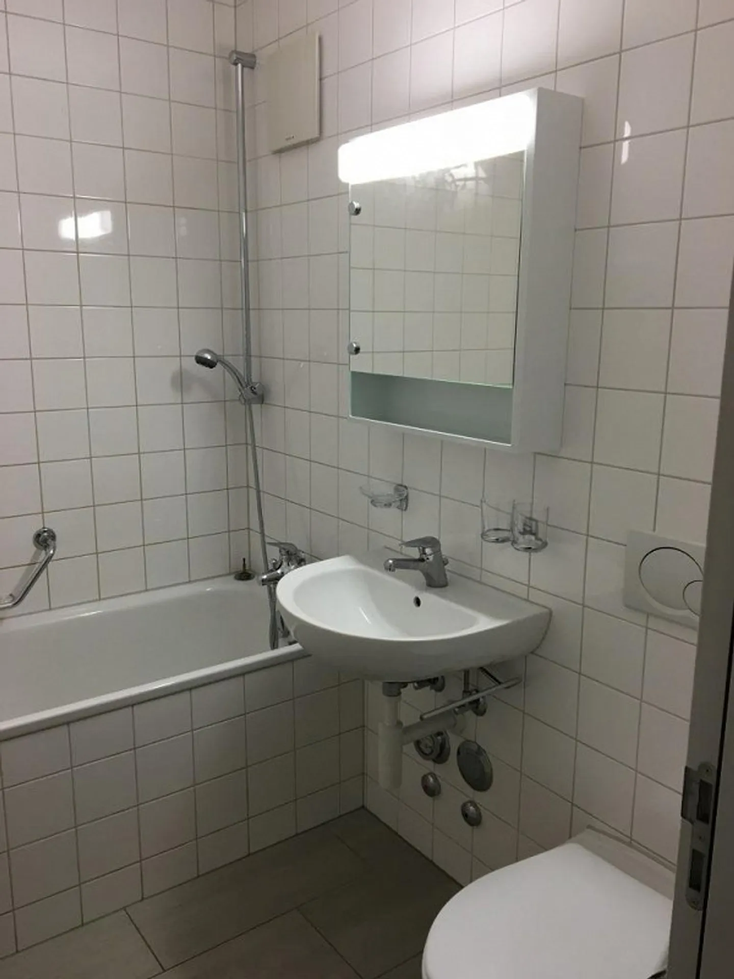 Spacious 3.5 Room Apartment Near Hospitals - Photo 4 of 8