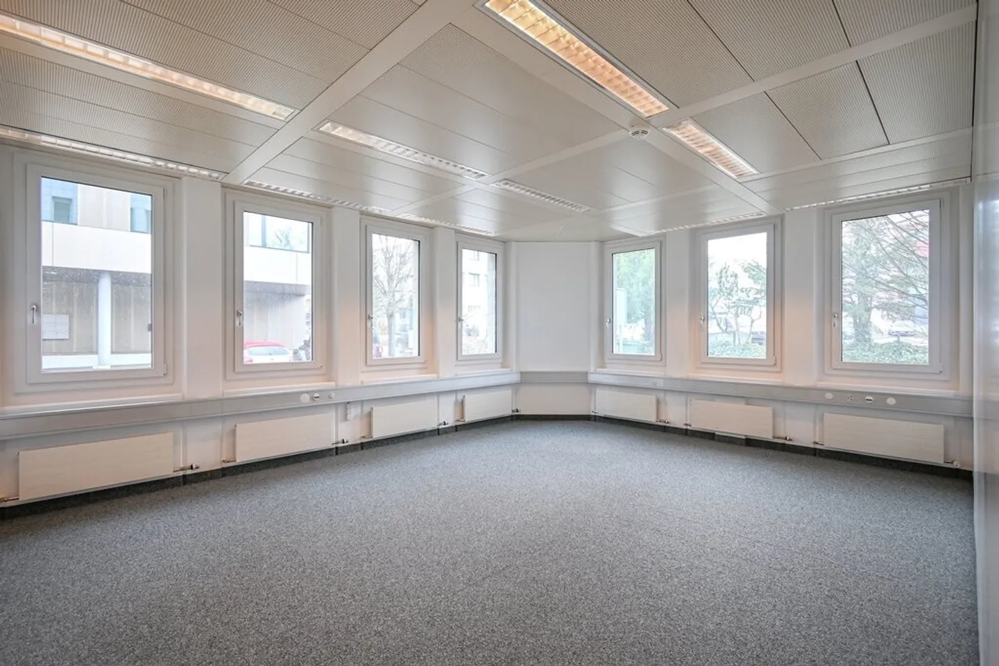 130 m2 - 1'100 m2 - Büroräumlichkeiten im Industriegebiet Täfern - Foto 3 von 9