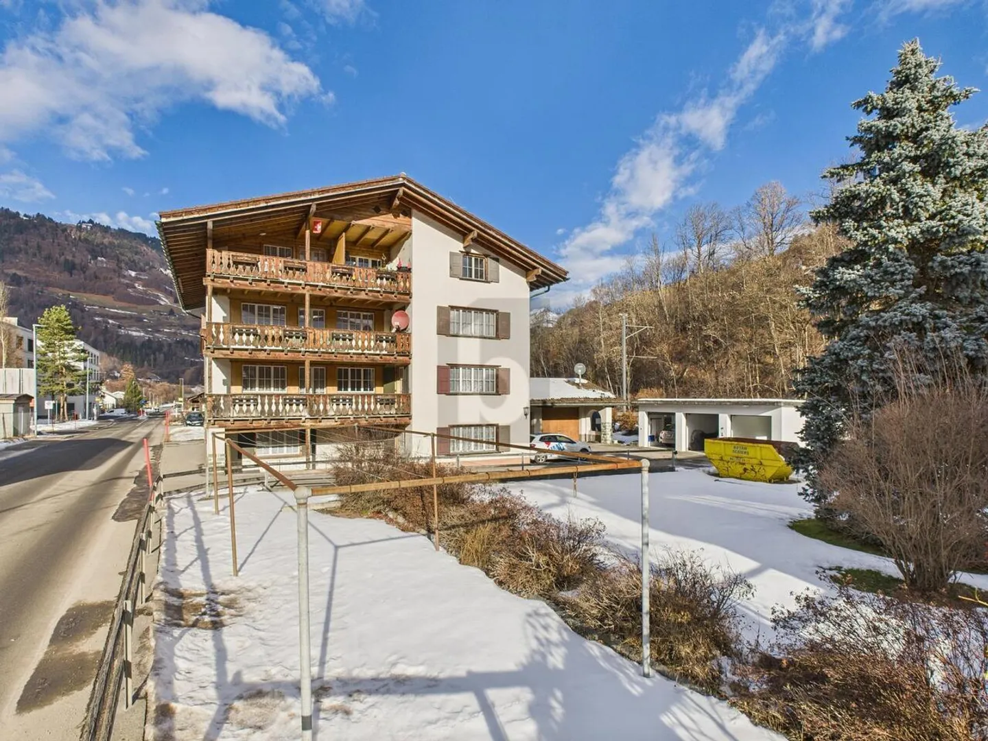 Casa plurifamiliare centrale a Jenaz - Foto 1 di 5