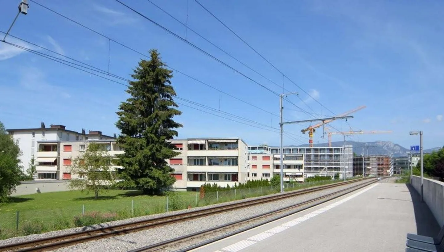 Parkplatz beim RBS-Bahnhof - Foto 1 von 1