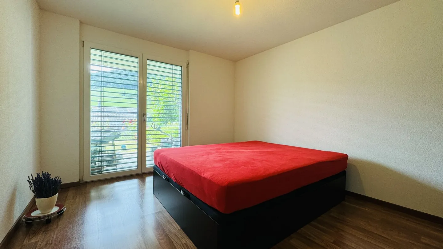 Magnifique maison jumelée de 5,5 pièces avec jardin, coin salon, balcon et 2 places de parking - Photo 17 sur 28