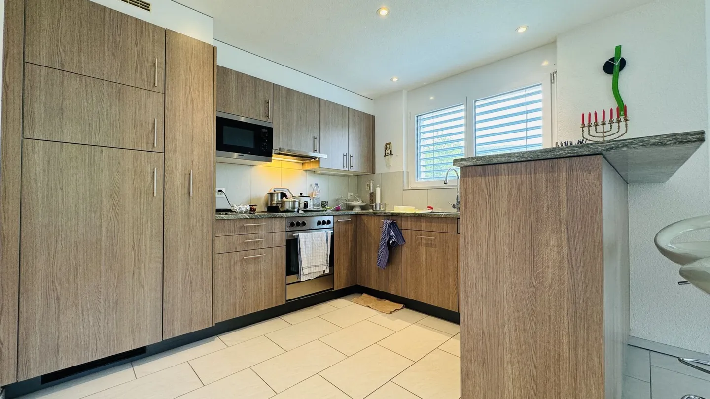 Magnifique maison jumelée de 5,5 pièces avec jardin, coin salon, balcon et 2 places de parking - Photo 18 sur 28