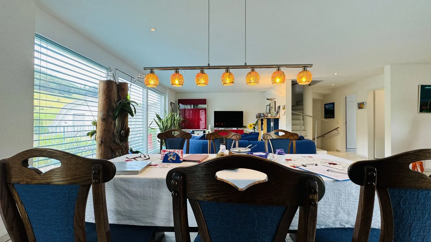 Magnifique maison jumelée de 5,5 pièces avec jardin, coin salon, balcon et 2 places de parking - Photo 19 sur 28