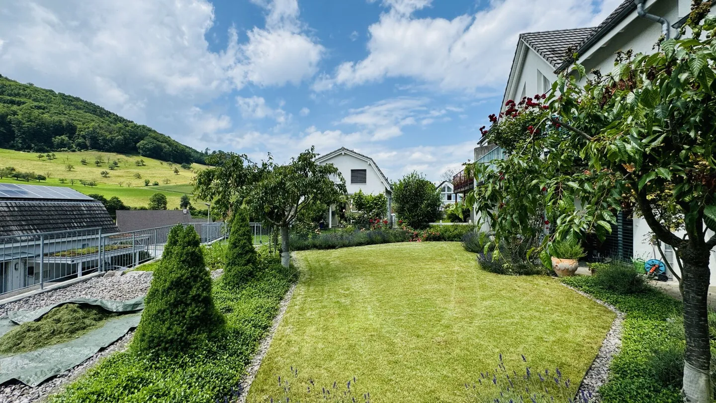 Magnifique maison jumelée de 5,5 pièces avec jardin, coin salon, balcon et 2 places de parking - Photo 22 sur 28