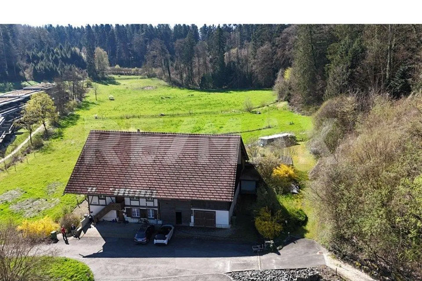 Affascinante fattoria con due appartamenti, grande giardino e potenziale versatile - Foto 5 di 13