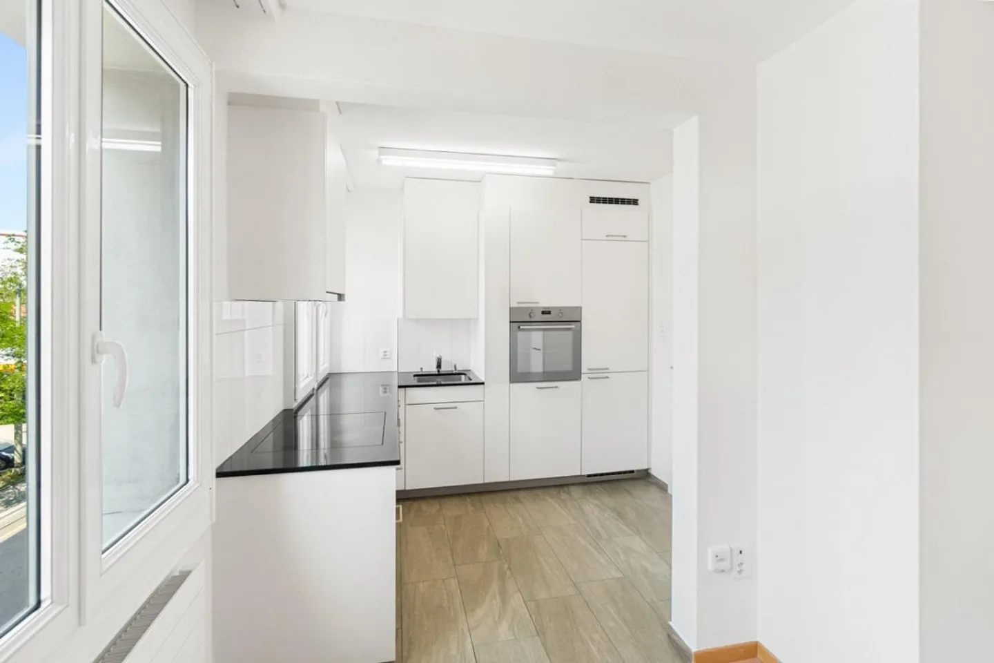 Beautiful 4-room apartment with large balcony - Photo 3 of 12