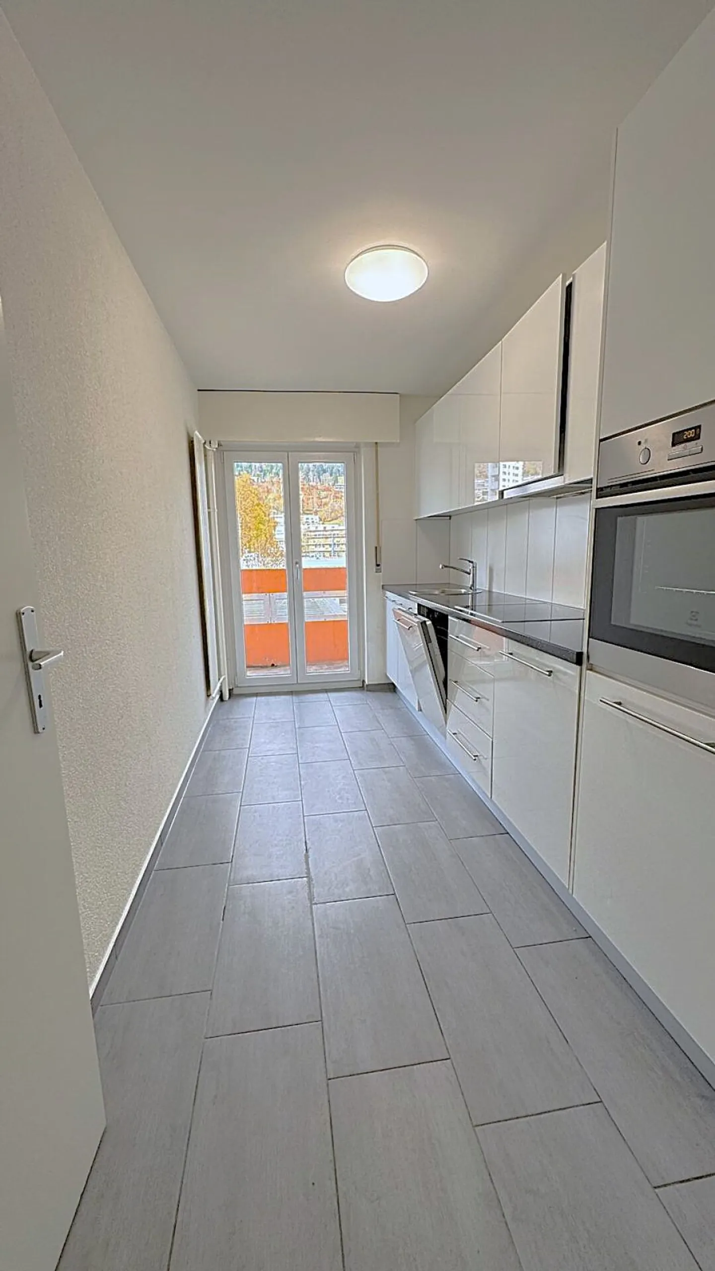 Appartement moderne de 3,5 pièces à La Chaux-de-Fonds - Idéal pour les étudiants & première occupation après rénovation complète - Photo 1 sur 11