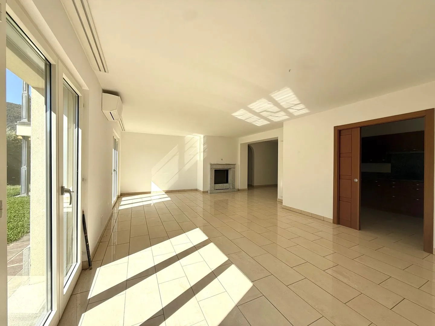 Appartement Élégant avec Vue sur le Lac - Photo 3 sur 12
