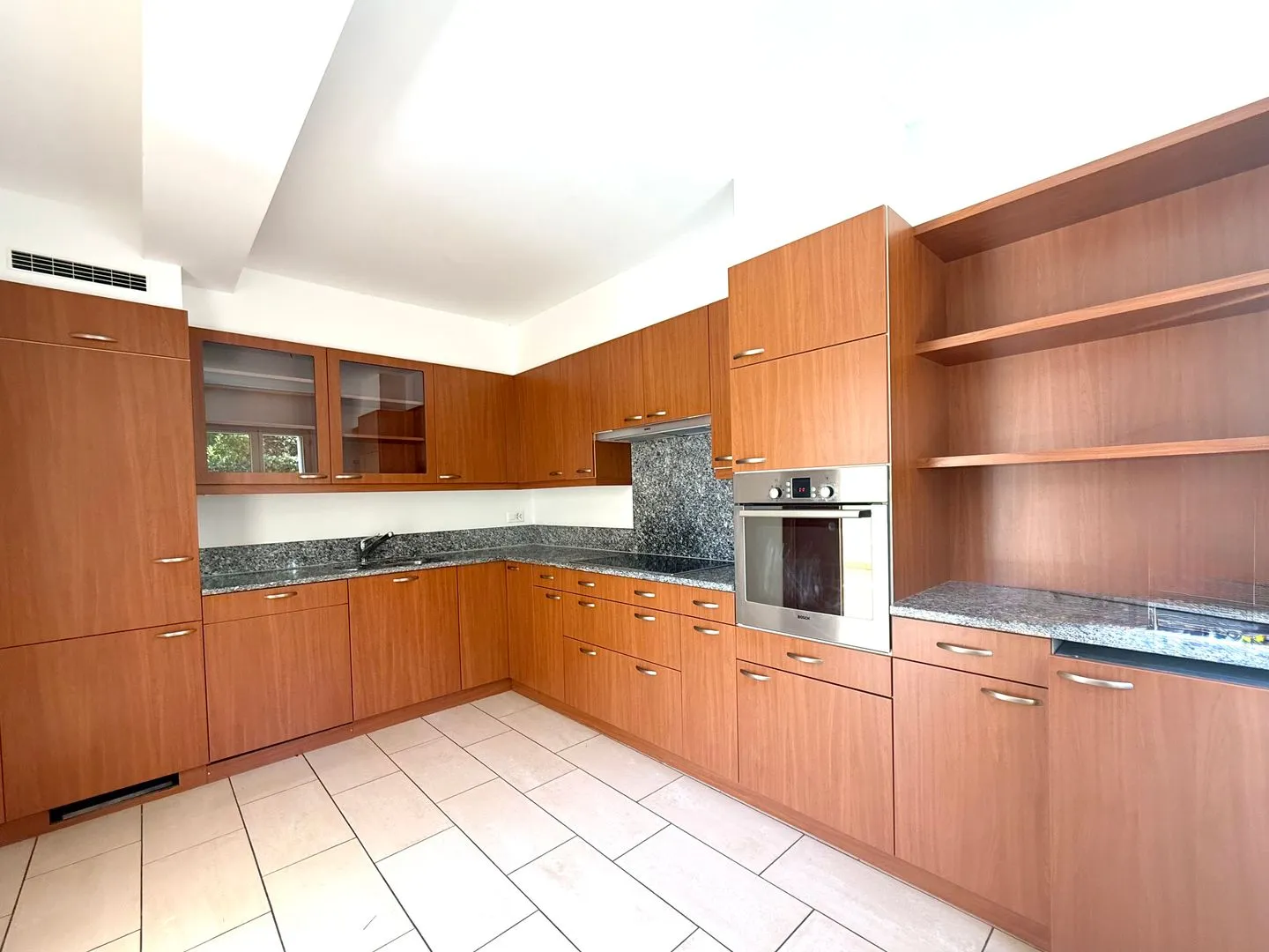 Appartement Élégant avec Vue sur le Lac - Photo 5 sur 12