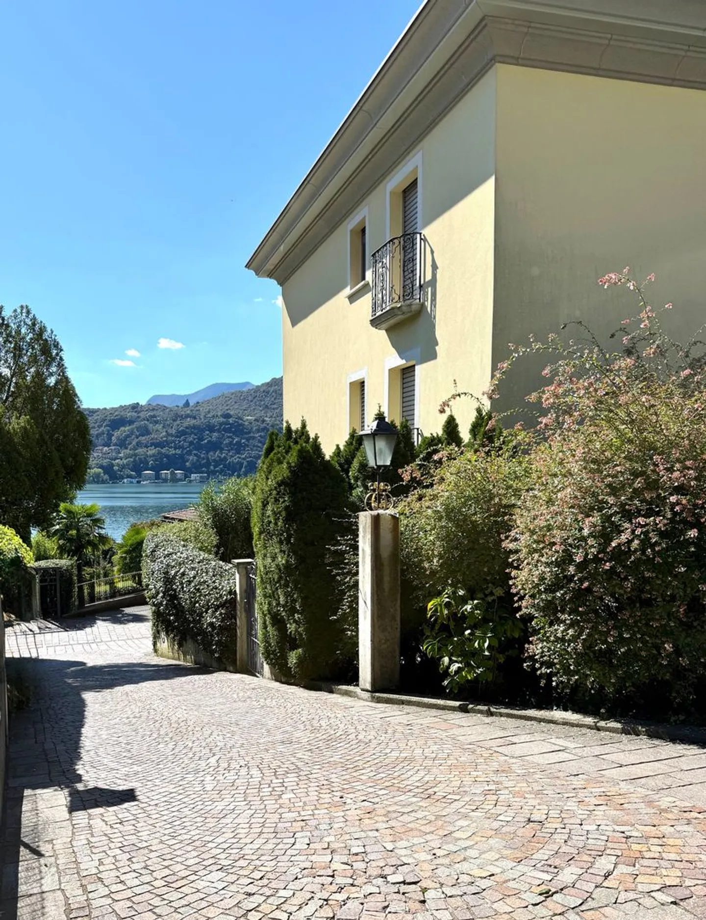 Appartement Élégant avec Vue sur le Lac - Photo 6 sur 12