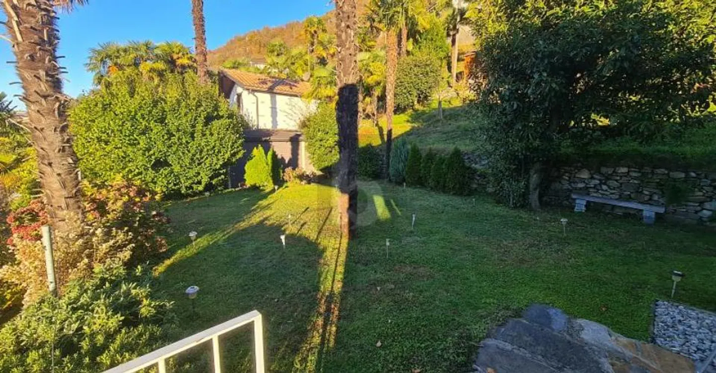 MODERNA CON GIARDINO E FAVOLOSA VISTA - Foto 4 di 5
