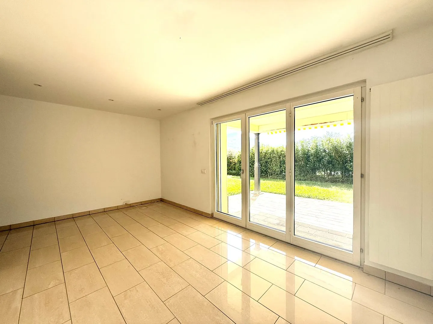 Appartement Élégant avec Vue sur le Lac - Photo 7 sur 12