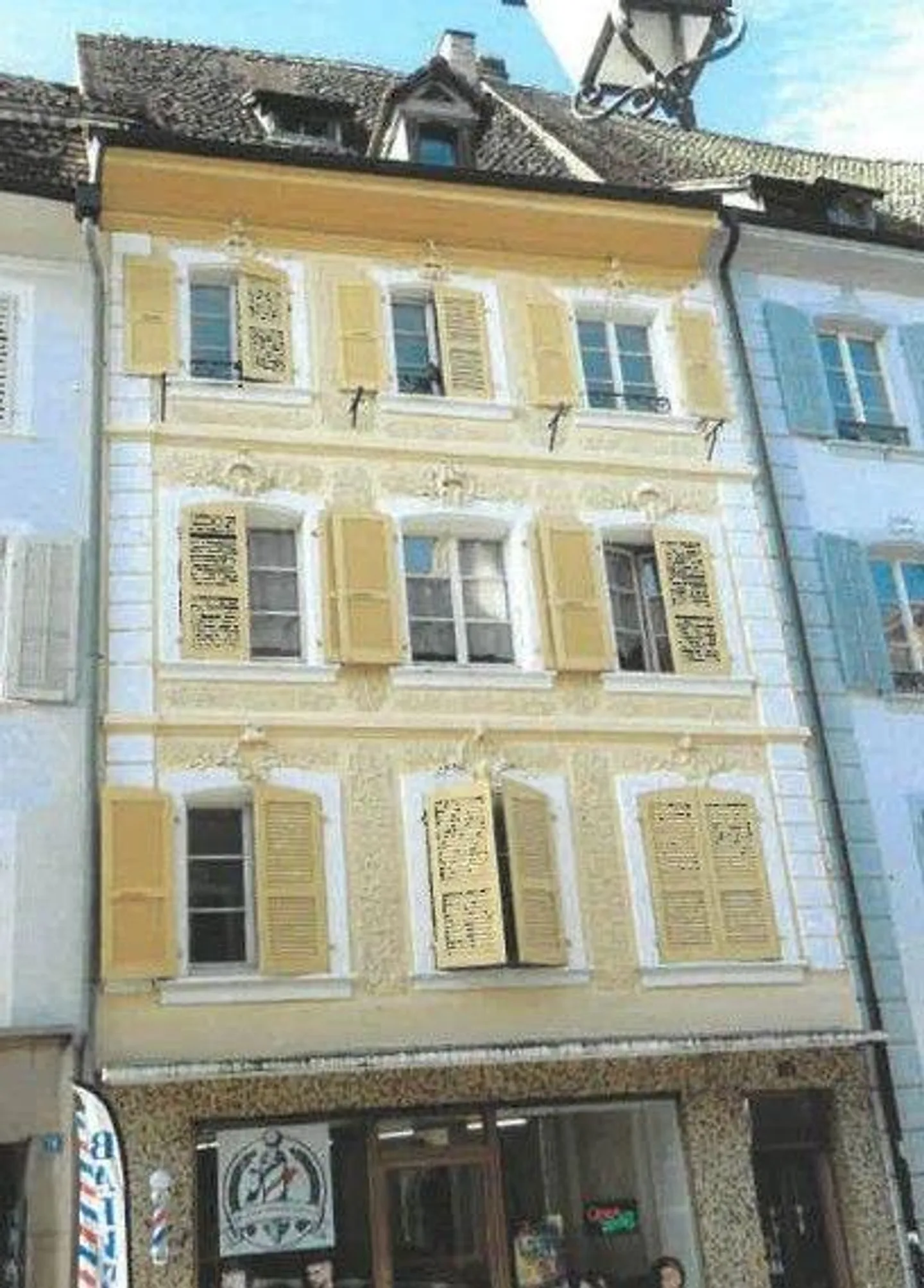 *Immeuble mixte de 8 logements et un local commercial* - Photo 1 sur 13