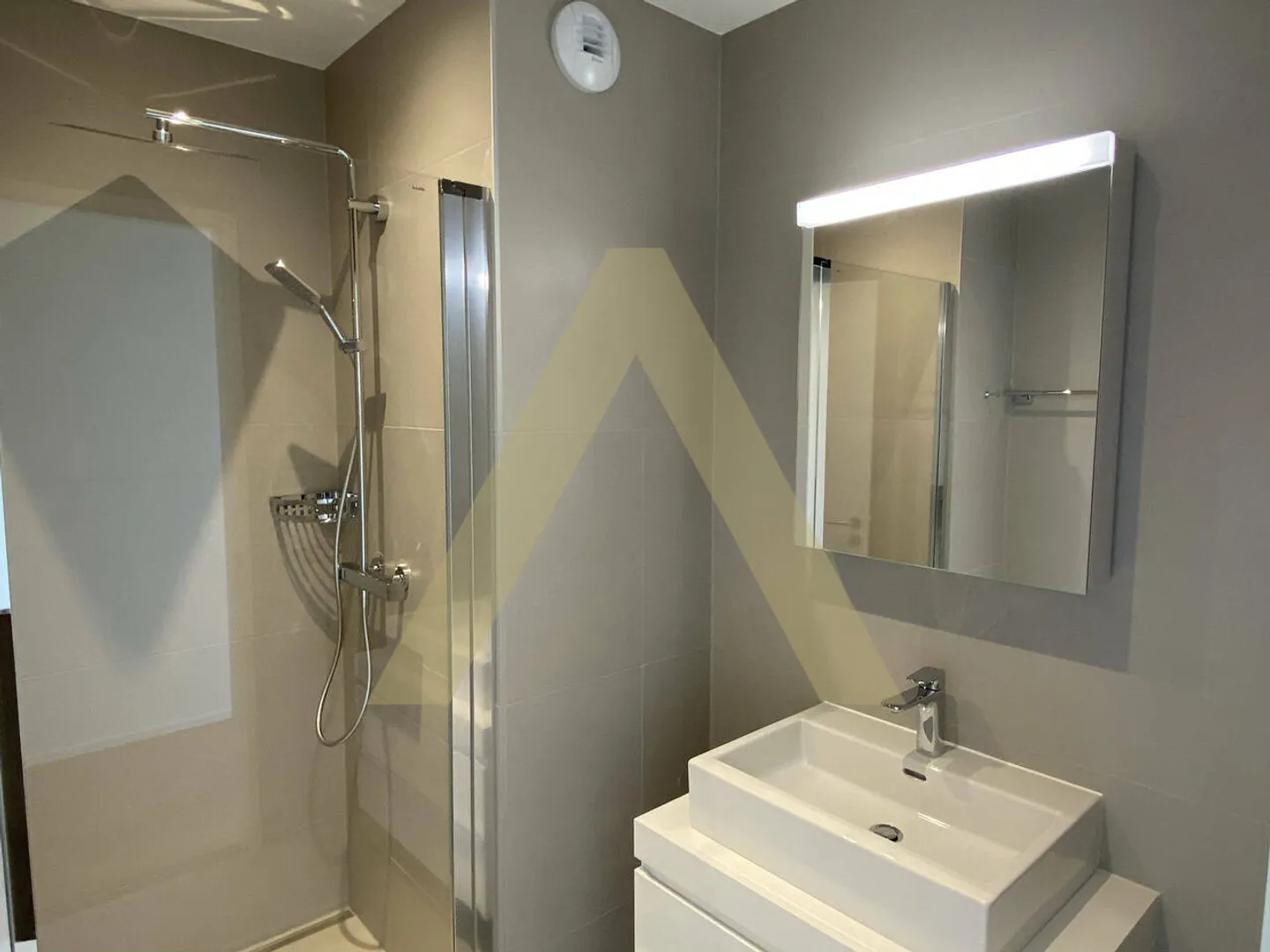 Immobile di rendimento completamente affittato - Foto 9 di 13