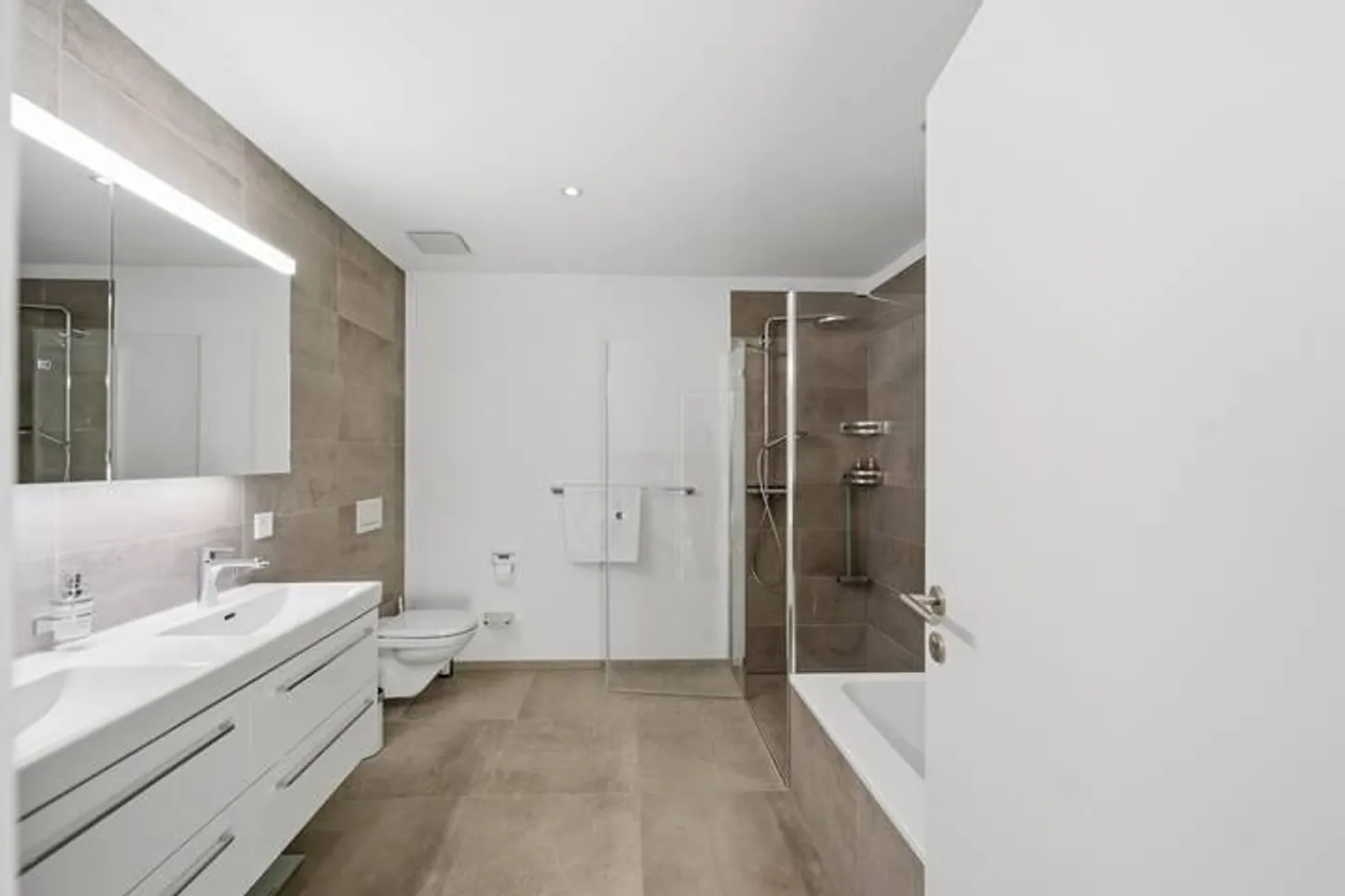 APPARTEMENT EN COPROPRIÉTÉ NEUF DE 4,5 PIÈCES AVEC JARDIN D'HIVER - Photo 4 sur 8