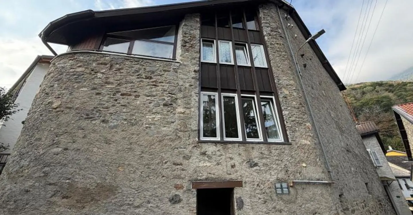 Geräumige Bifamiliare in Grüner Lage - Foto 3 von 4