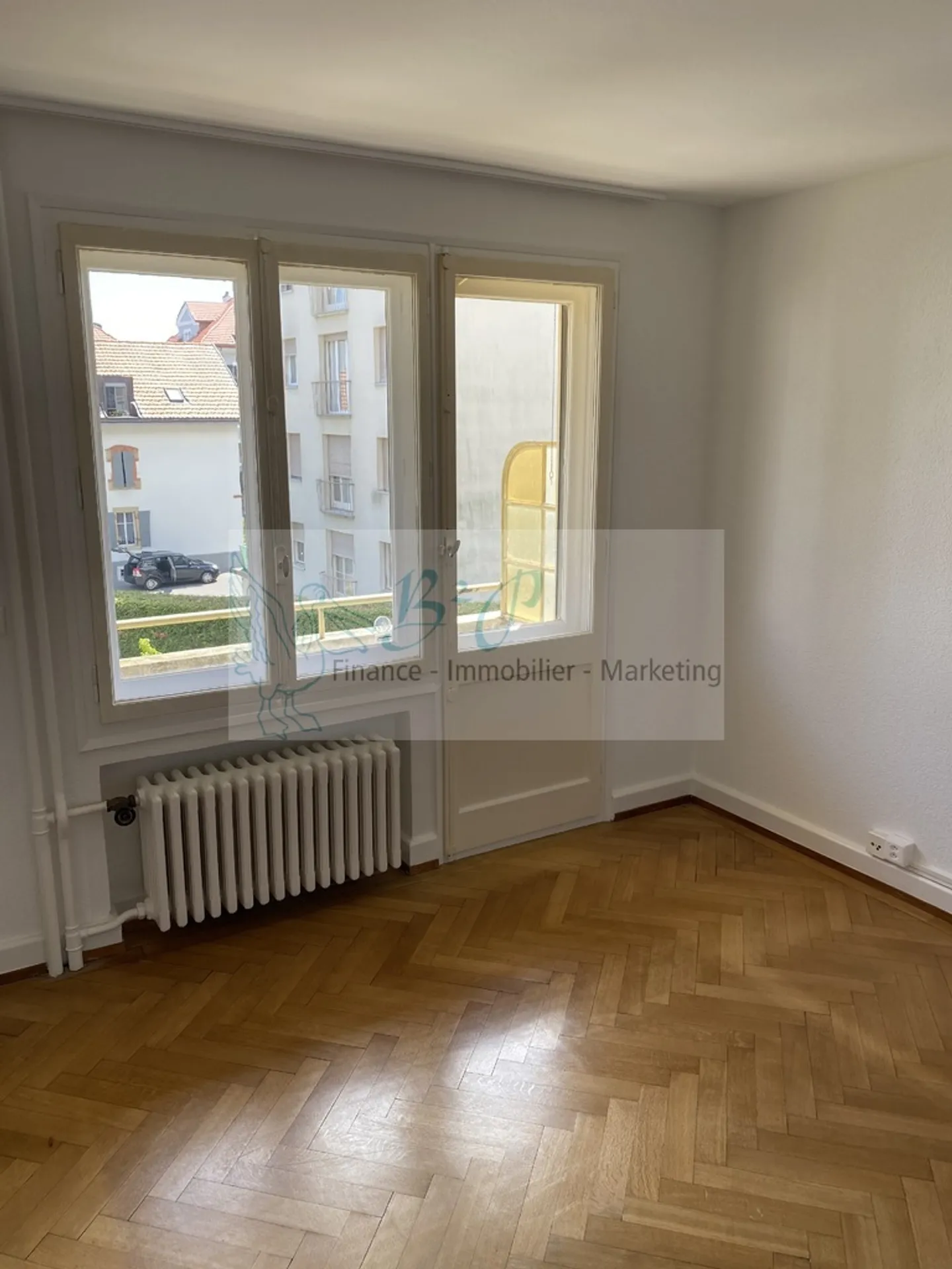 A beautiful 2.5-room apartment with balcony is for rent in Peseux! - Photo 3 of 6