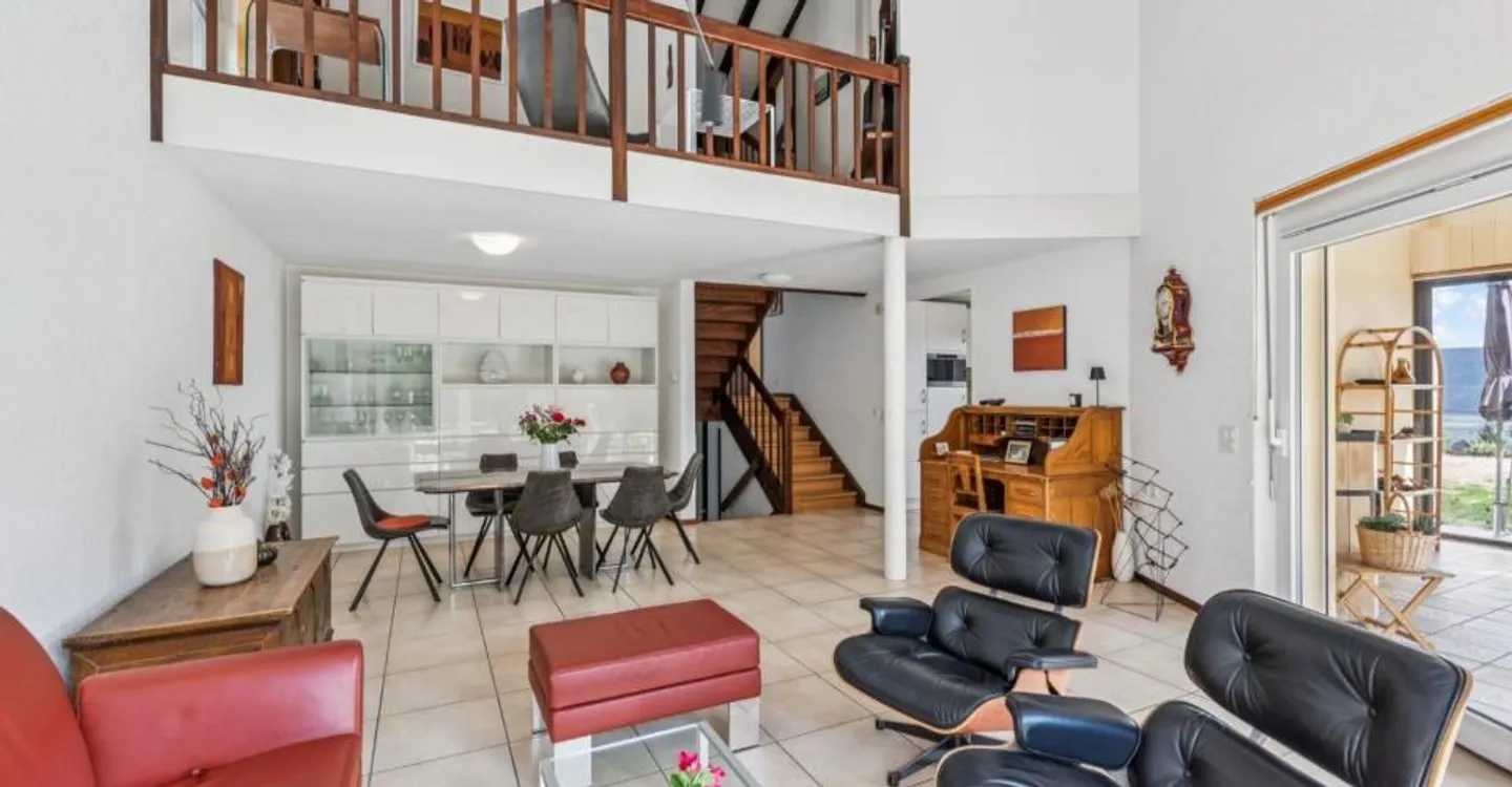 Wunderschöne individuelle Villa mit einem schönen Garten und 2 Garagenboxen - Foto 5 von 11