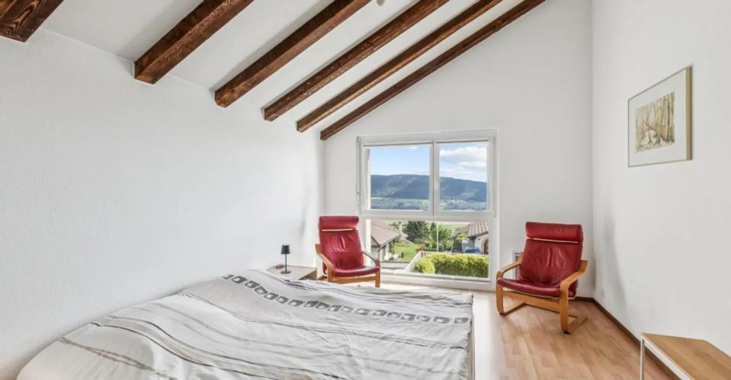 Wunderschöne individuelle Villa mit einem schönen Garten und 2 Garagenboxen - Foto 8 von 11