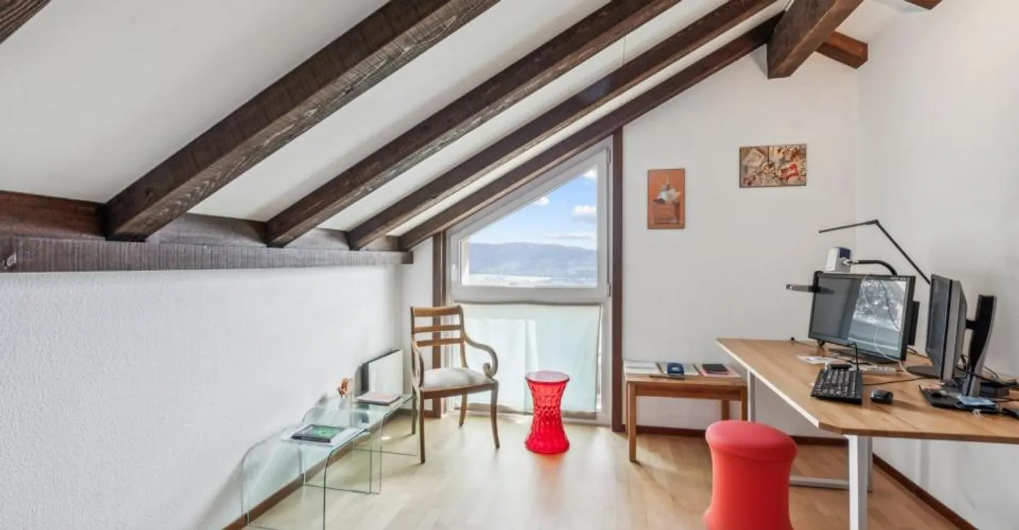 Wunderschöne individuelle Villa mit einem schönen Garten und 2 Garagenboxen - Foto 9 von 11